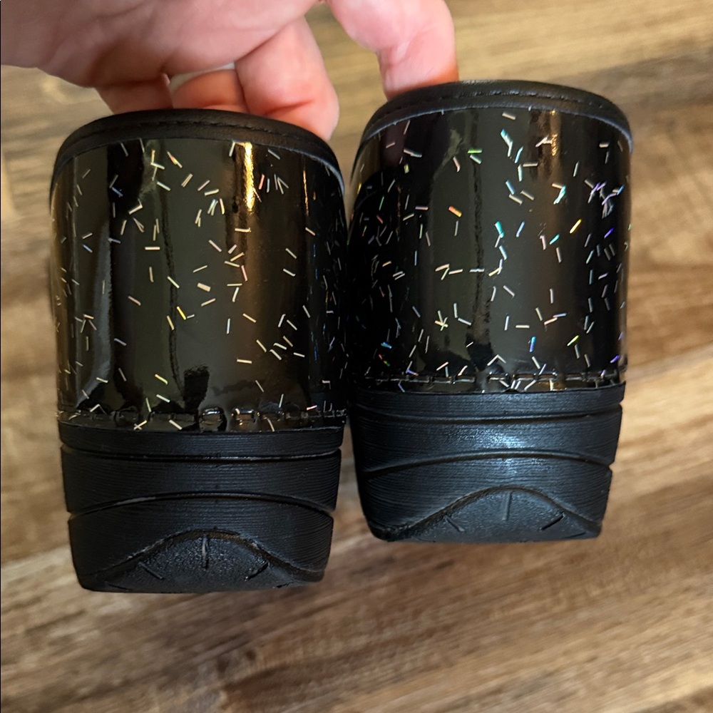 Dansko XP 2.0 Shiny Black Clogs - Picture 3 of 6